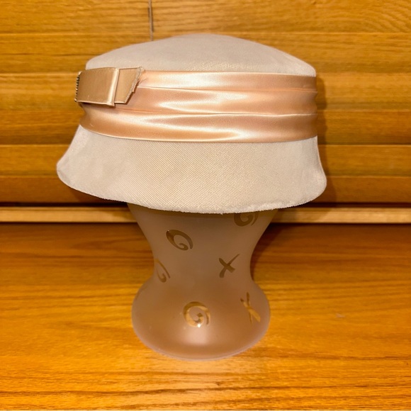 Vintage hat velour and satin; 20” circumference - Picture 2 of 8